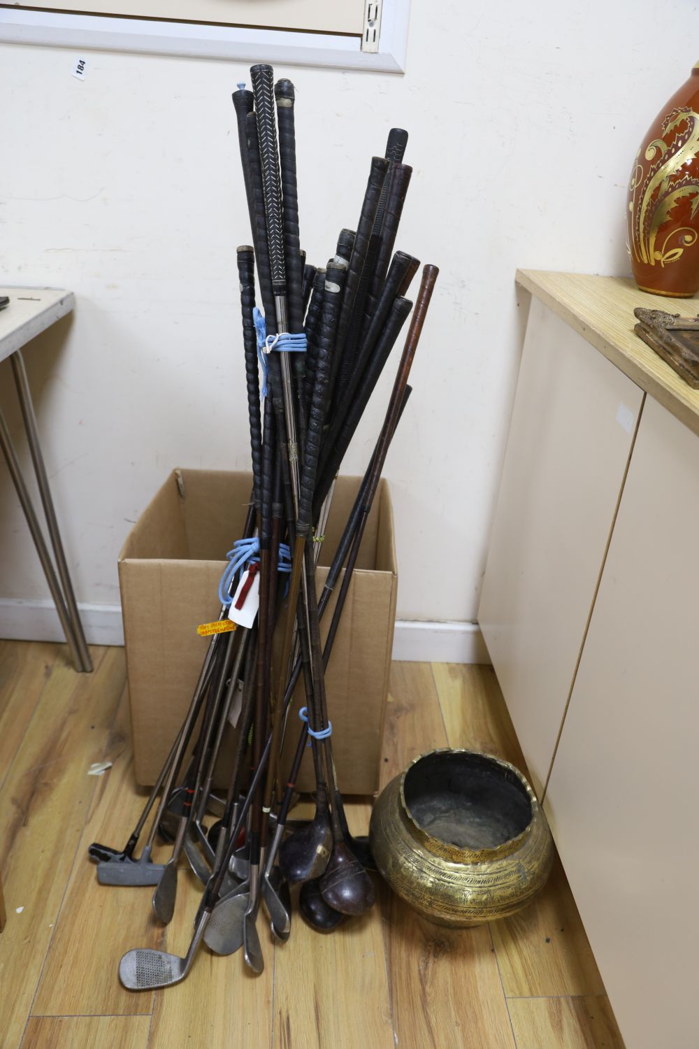 A quantity of golf clubs and a copper jardiniere